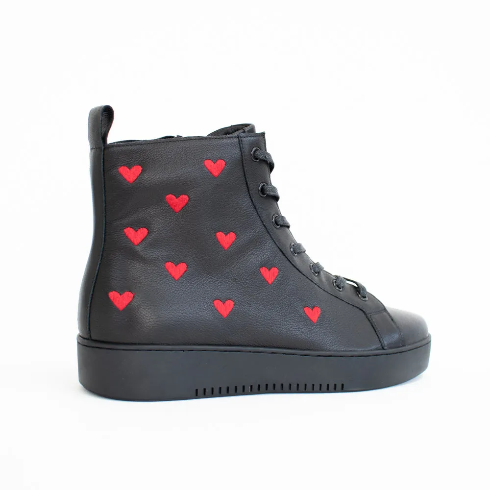 Queen Of Hearts Black