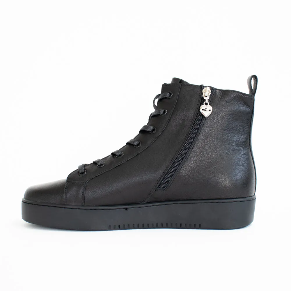Queen Of Hearts Black